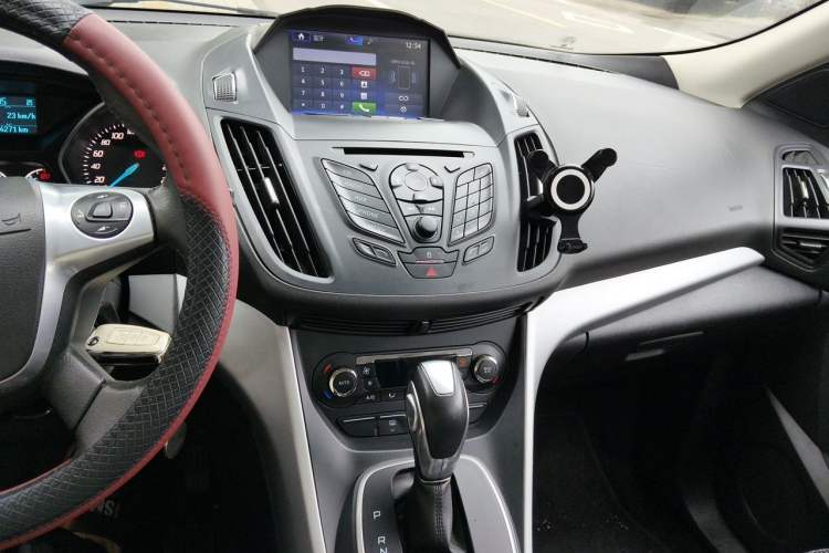 Used Ford Kuga 2015 1.5L GTDi Two-Wheel Drive Fashion Edition Audio And AC Panel