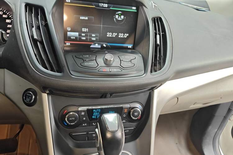 Used Ford Kuga 2015 2.0L GTDi Four-Wheel Drive Elite Model Audio And AC Panel