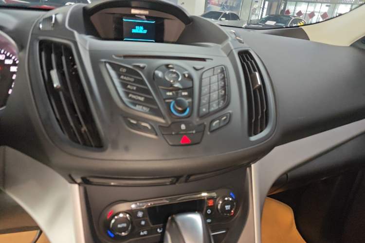 Used Ford Kuga 2015 1.5L GTDi Two-Wheel Drive Fashion Edition Audio And AC Panel