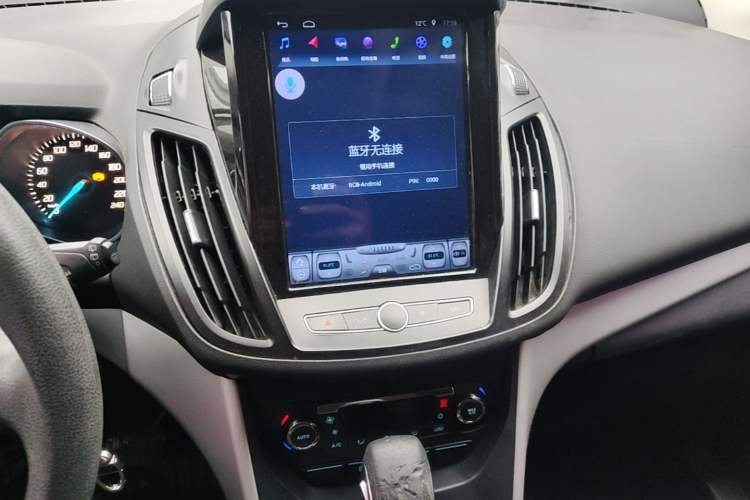 Used Ford Kuga 2015 1.5L GTDi Two-Wheel-Drive Comfort Model Audio And AC Panel