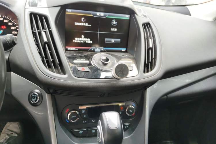 Used Ford Kuga 2015 2.0L GTDi Four-Wheel-Drive Sport Model Audio And AC Panel