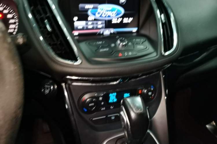 Used Ford Kuga 2015 2.0L GTDi Four-Wheel-Drive Sport Model Audio And AC Panel