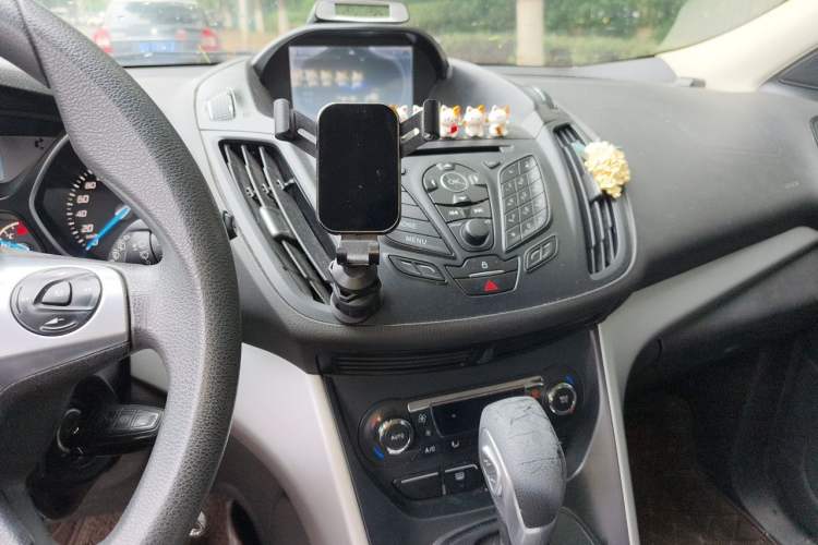 Used Ford Kuga 2015 1.5L GTDi Two-Wheel-Drive Comfort Model Audio And AC Panel