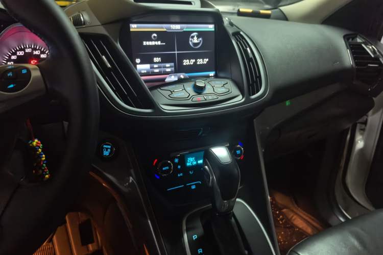 Used Ford Kuga 2015 1.5L GTDi Four-Wheel-Drive Elite Model Audio And AC Panel
