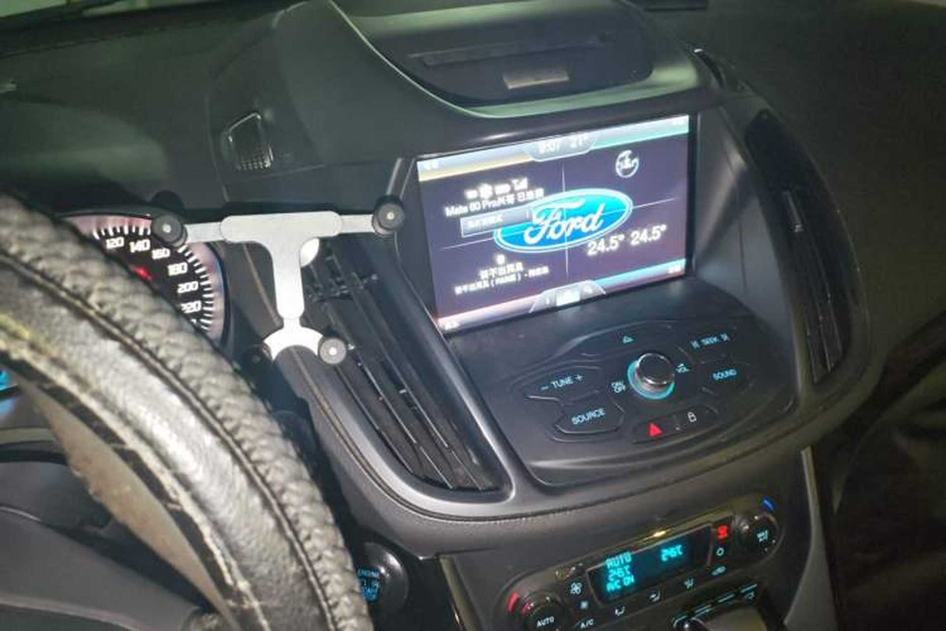 Used Ford Kuga 2015 2.0L GTDi Four-Wheel-Drive Sport Model Audio And AC Panel