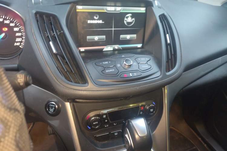 Used Ford Kuga 2015 2.0L GTDi Four-Wheel Drive Elite Model Audio And AC Panel