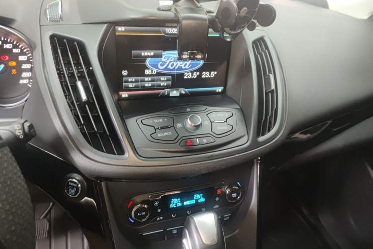 Used Ford Kuga 2015 2.0L GTDi Four-Wheel-Drive Sport Model Audio And AC Panel
