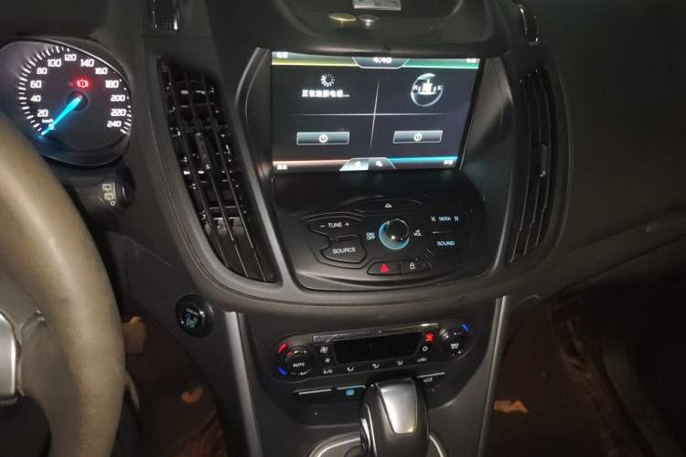 Used Ford Kuga 2015 1.5L GTDi Four-Wheel-Drive Elite Model Audio And AC Panel