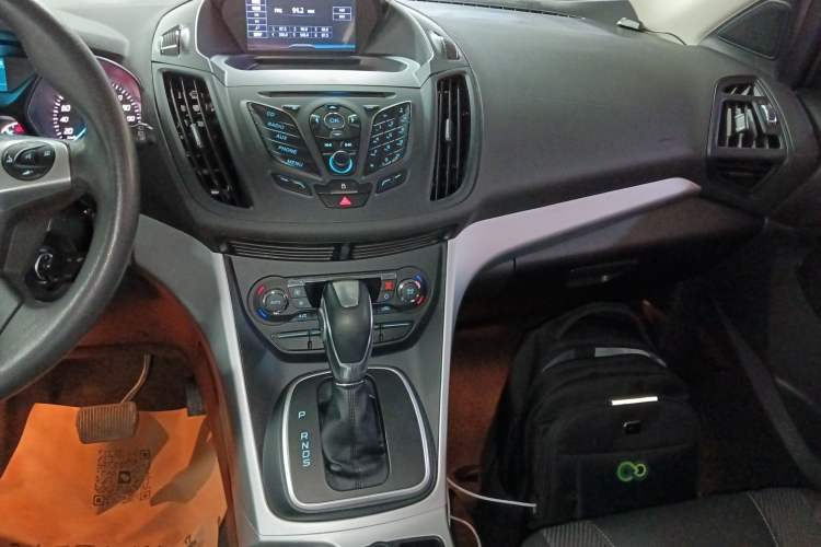 Used Ford Kuga 2015 1.5L GTDi Two-Wheel Drive Fashion Edition Audio And AC Panel