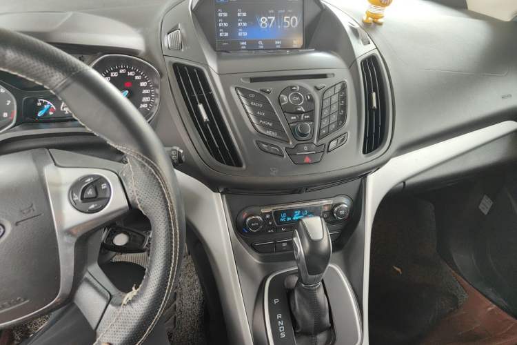 Used Ford Kuga 2015 1.5L GTDi Two-Wheel-Drive Comfort Model Audio And AC Panel