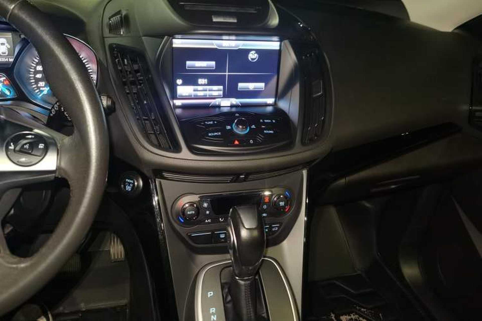 Used Ford Kuga 2015 2.0L GTDi Four-Wheel-Drive Sport Model Audio And AC Panel