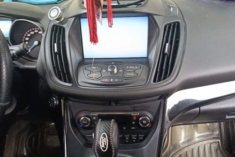 Used Ford Kuga 2015 2.0L GTDi Four-Wheel-Drive Sport Model Audio And AC Panel
