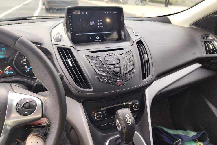 Used Ford Kuga 2015 1.5L GTDi Two-Wheel Drive Fashion Edition Audio And AC Panel