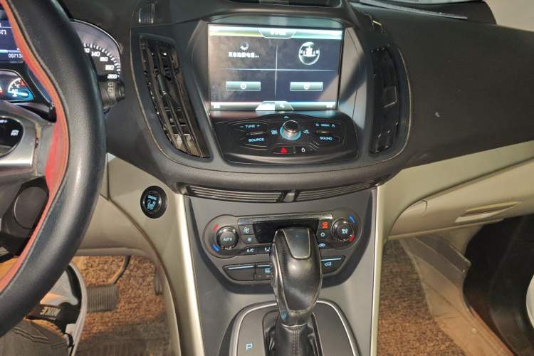 Used Ford Kuga 2015 1.5L GTDi Four-Wheel-Drive Elite Model Audio And AC Panel