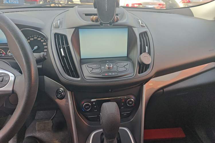 Used Ford Kuga 2015 2.0L GTDi Four-Wheel Drive Elite Model Audio And AC Panel