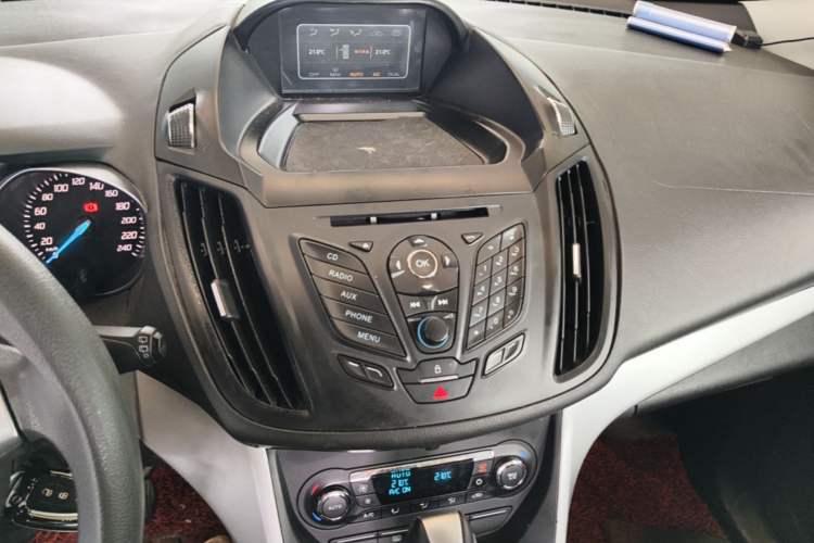 Used Ford Kuga 2015 1.5L GTDi Two-Wheel-Drive Comfort Model Audio And AC Panel