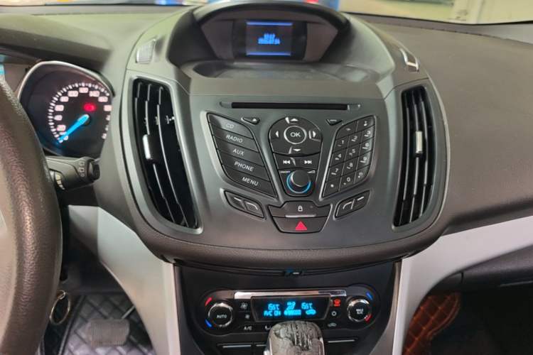 Used Ford Kuga 2015 1.5L GTDi Two-Wheel-Drive Comfort Model Audio And AC Panel
