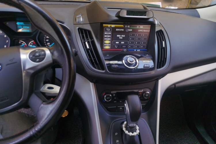 Used Ford Kuga 2015 1.5L GTDi Two-Wheel-Drive Comfort Model Audio And AC Panel