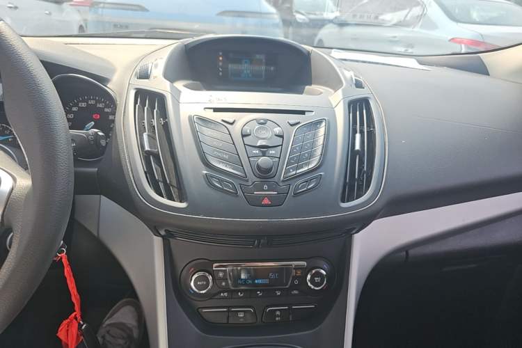 Used Ford Kuga 2015 1.5L GTDi Two-Wheel-Drive Comfort Model Audio And AC Panel