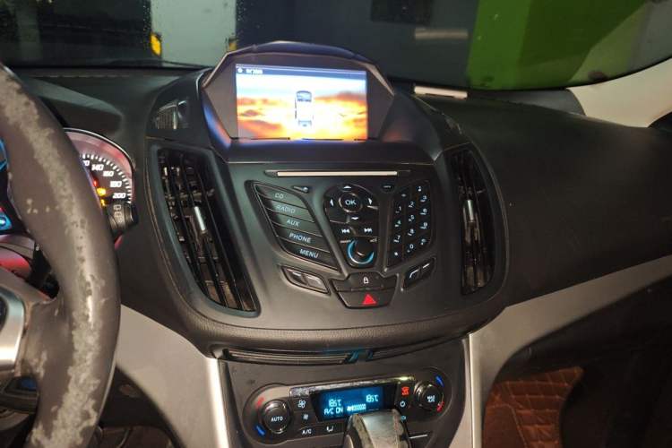 Used Ford Kuga 2015 1.5L GTDi Two-Wheel Drive Fashion Edition Audio And AC Panel