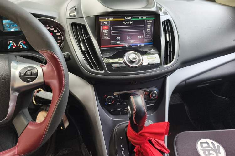 Used Ford Kuga 2015 1.5L GTDi Two-Wheel-Drive Comfort Model Audio And AC Panel