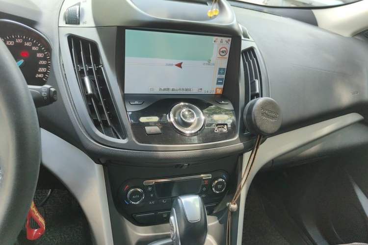Used Ford Kuga 2015 1.5L GTDi Two-Wheel Drive Fashion Edition Audio And AC Panel