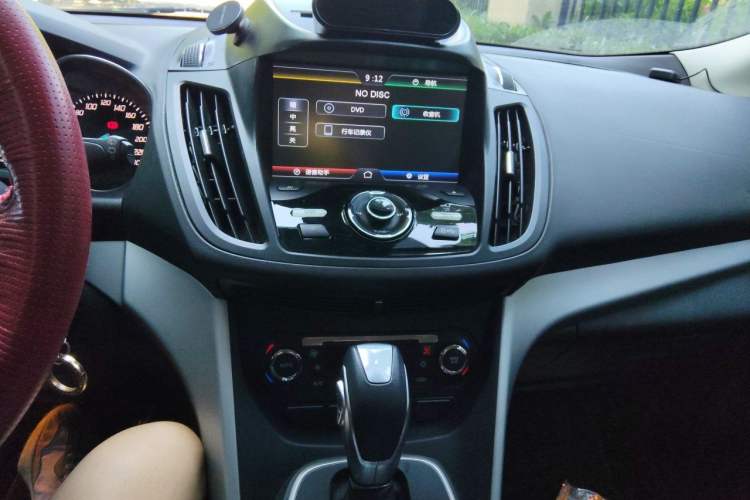 Used Ford Kuga 2015 1.5L GTDi Two-Wheel Drive Fashion Edition Audio And AC Panel