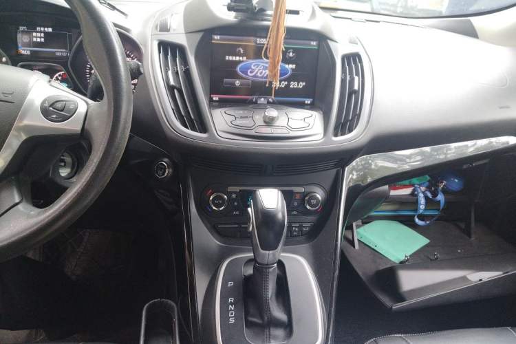 Used Ford Kuga 2015 2.0L GTDi Four-Wheel-Drive Sport Model Audio And AC Panel