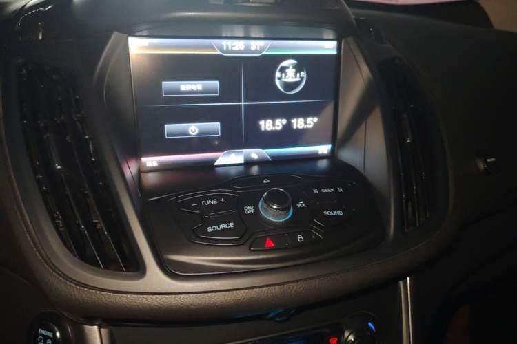 Used Ford Kuga 2015 2.0L GTDi Four-Wheel Drive Elite Model Audio And AC Panel