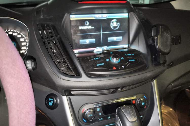 Used Ford Kuga 2015 2.0L GTDi Four-Wheel Drive Elite Model Audio And AC Panel