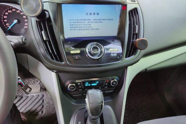 Used Ford Kuga 2015 1.5L GTDi Two-Wheel-Drive Comfort Model Audio And AC Panel
