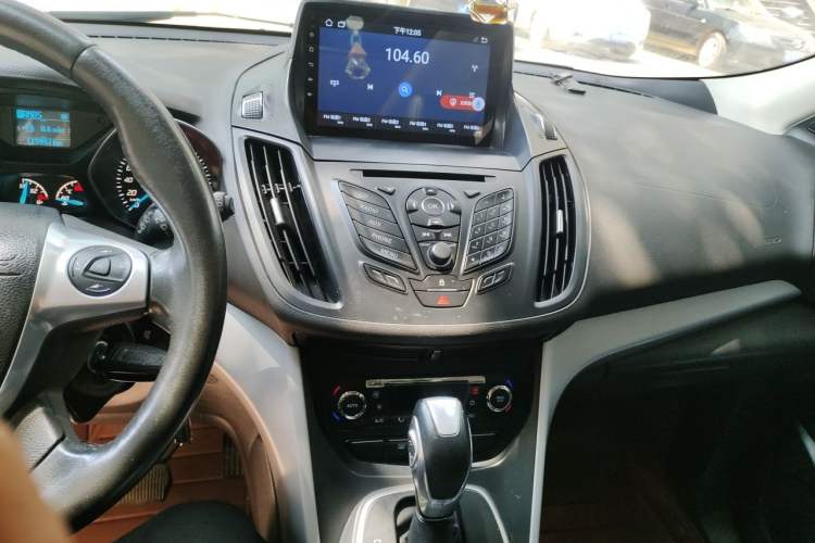 Used Ford Kuga 2015 1.5L GTDi Two-Wheel Drive Fashion Edition Audio And AC Panel