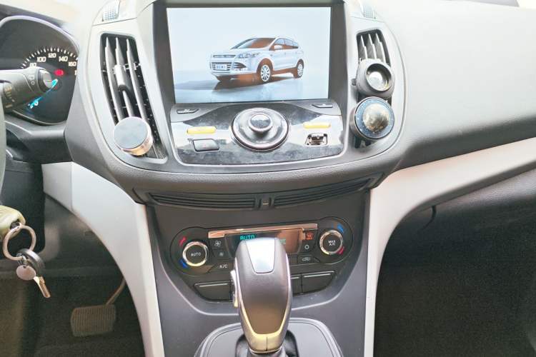 Used Ford Kuga 2015 1.5L GTDi Two-Wheel-Drive Comfort Model Audio And AC Panel