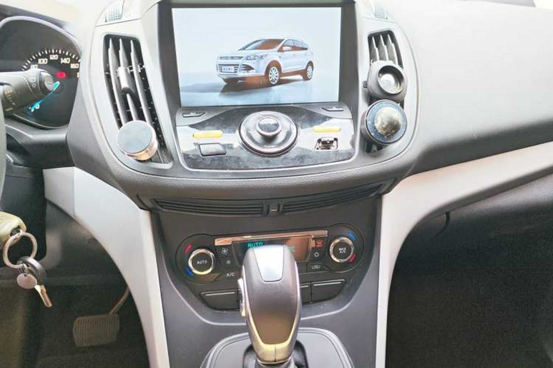 Used Ford Kuga 2015 1.5L GTDi Two-Wheel-Drive Comfort Model Audio And AC Panel