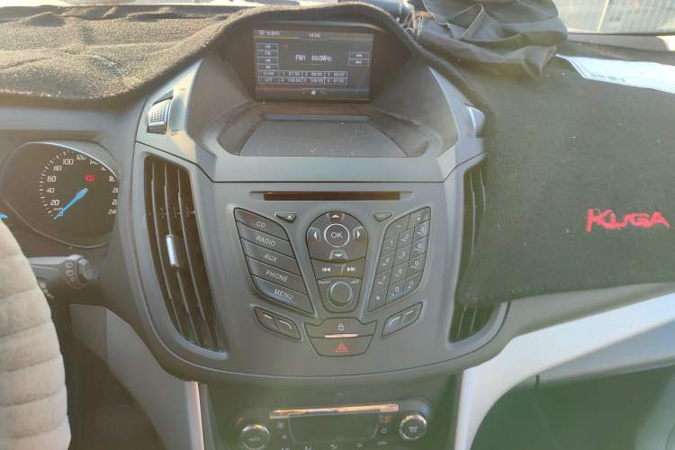 Used Ford Kuga 2015 1.5L GTDi Two-Wheel Drive Fashion Edition Audio And AC Panel