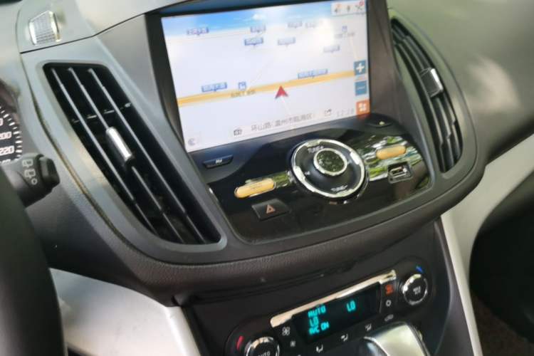 Used Ford Kuga 2015 1.5L GTDi Two-Wheel-Drive Comfort Model Audio And AC Panel