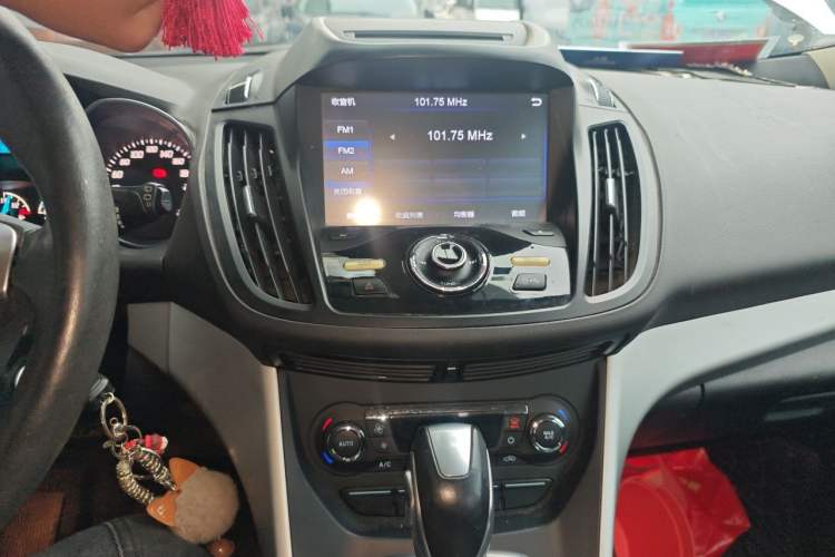 Used Ford Kuga 2015 1.5L GTDi Two-Wheel Drive Fashion Edition Audio And AC Panel