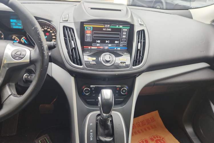Used Ford Kuga 2015 1.5L GTDi Two-Wheel Drive Fashion Edition Audio And AC Panel