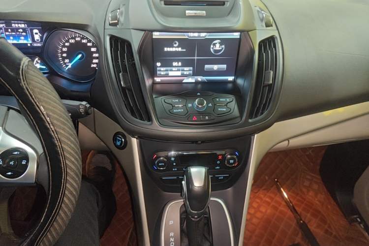 Used Ford Kuga 2015 2.0L GTDi Four-Wheel Drive Elite Model Audio And AC Panel