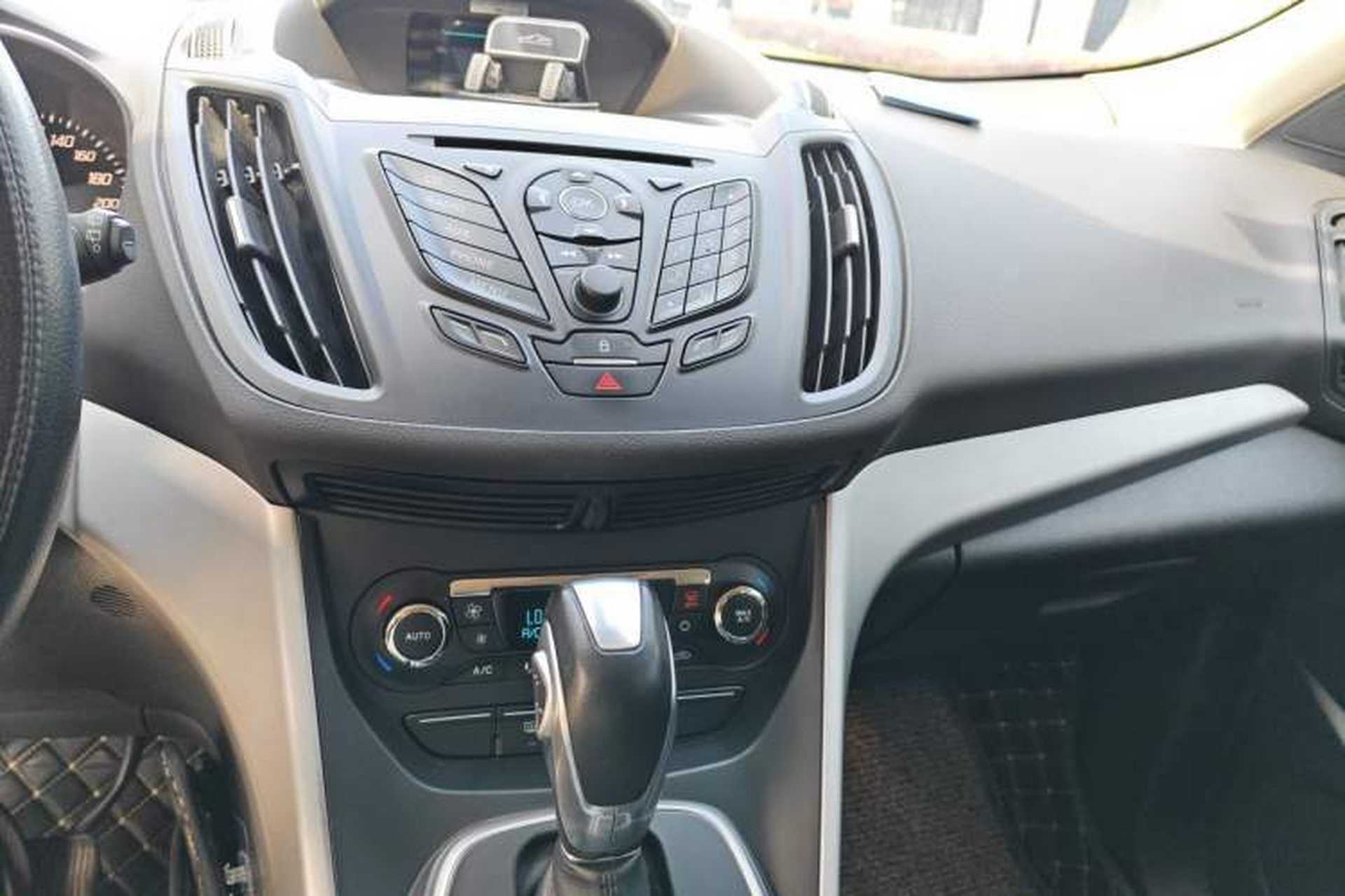 Used Ford Kuga 2015 1.5L GTDi Two-Wheel Drive Fashion Edition Audio And AC Panel