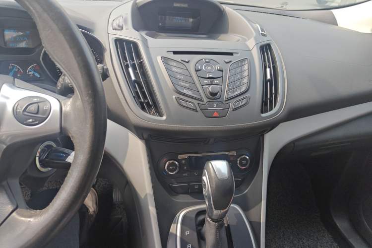 Used Ford Kuga 2015 1.5L GTDi Two-Wheel Drive Fashion Edition Audio And AC Panel