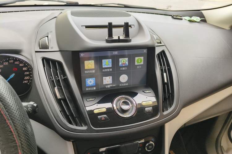 Used Ford Kuga 2015 1.5L GTDi Two-Wheel-Drive Comfort Model Audio And AC Panel