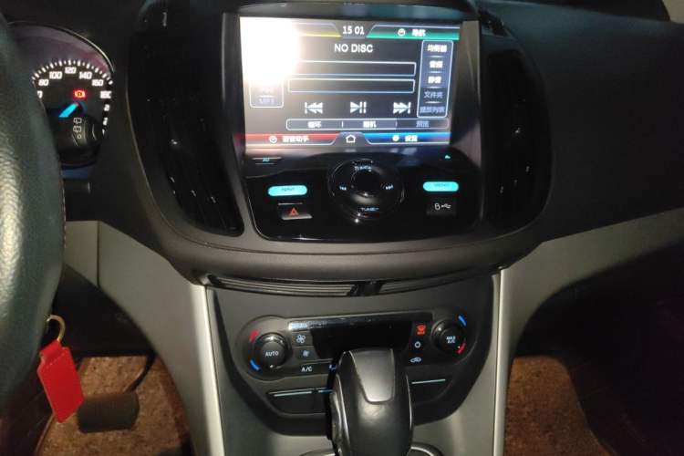 Used Ford Kuga 2015 1.5L GTDi Two-Wheel Drive Fashion Edition Audio And AC Panel