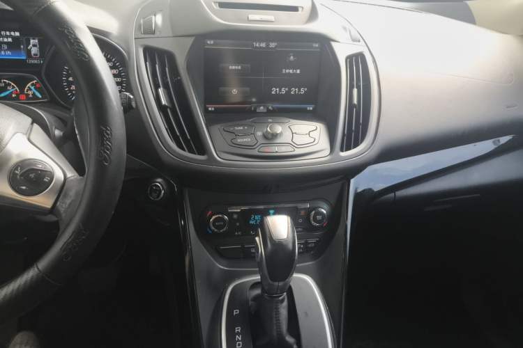 Used Ford Kuga 2015 2.0L GTDi Four-Wheel Drive Prestige Model Audio And AC Panel