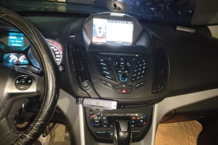 Used Ford Kuga 2015 1.5L GTDi Two-Wheel Drive Fashion Edition Audio And AC Panel