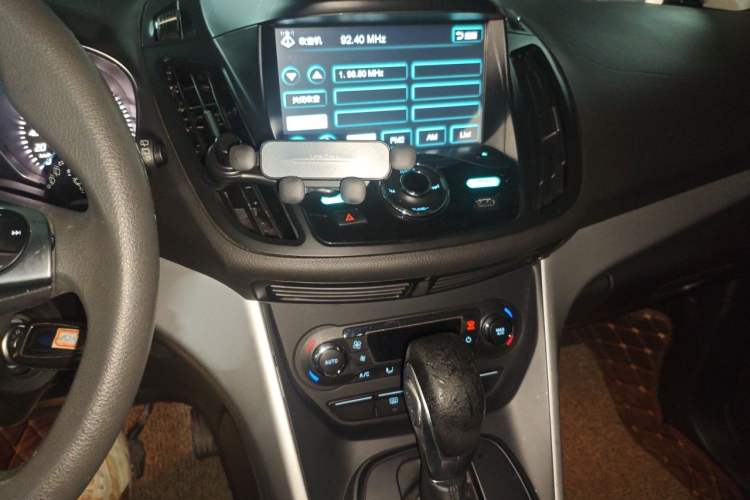 Used Ford Kuga 2015 1.5L GTDi Two-Wheel-Drive Comfort Model Audio And AC Panel