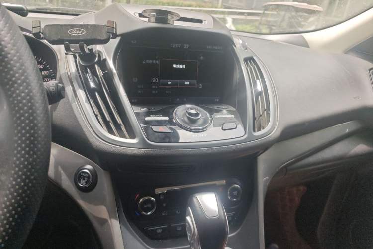 Used Ford Kuga 2015 2.0L GTDi Four-Wheel Drive Prestige Model Audio And AC Panel