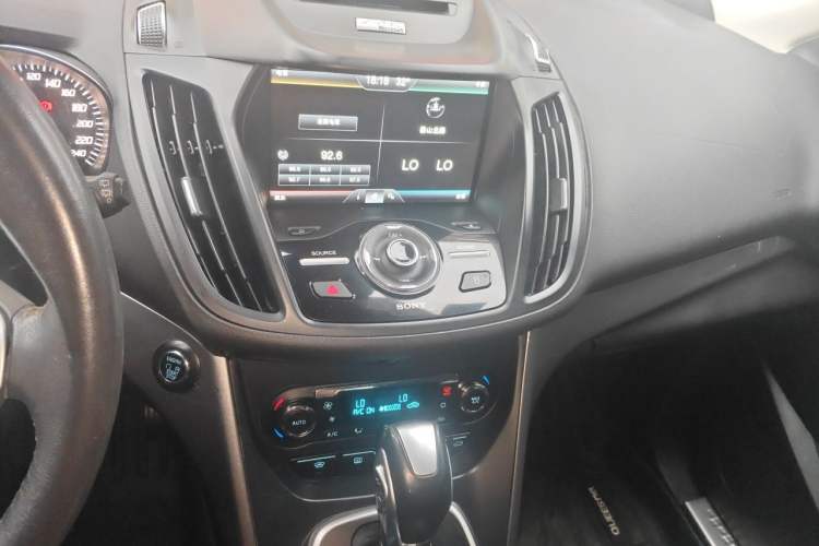 Used Ford Kuga 2015 2.0L GTDi Four-Wheel Drive Prestige Model Audio And AC Panel