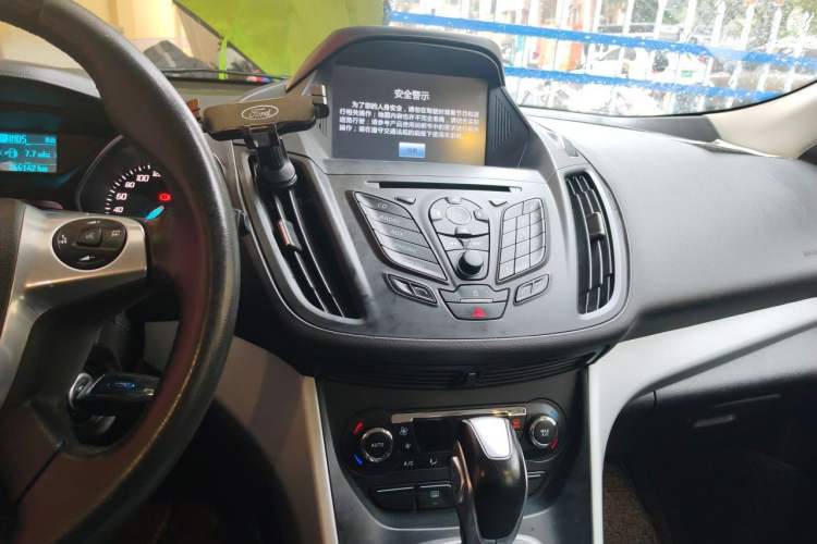 Used Ford Kuga 2015 1.5L GTDi Two-Wheel Drive Fashion Edition Audio And AC Panel