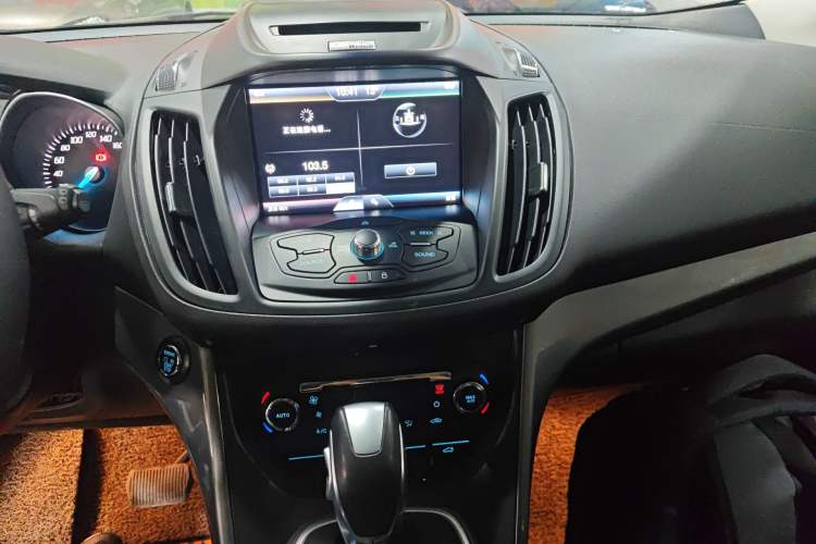 Used Ford Kuga 2015 2.0L GTDi Four-Wheel Drive Elite Model Audio And AC Panel